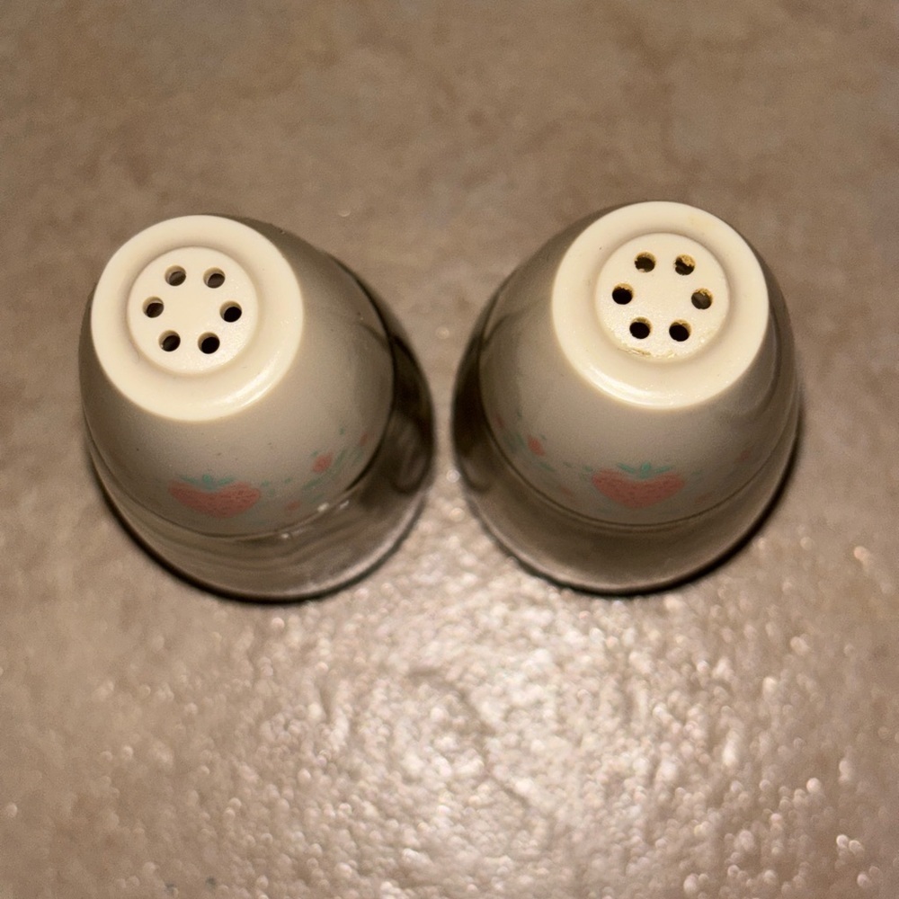 Forever Yours Glassware Pepper Shaker & Lid by Corning Corelle - Picture 3 of 3